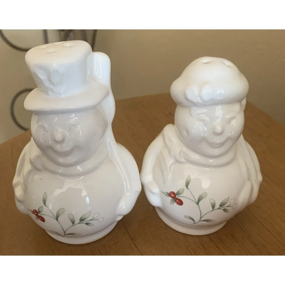 VTG Snowman Salt and Pepper Shakers Winterberry by Pfaltzgraff Christmas Table
